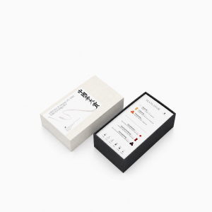 Open Grand Yunnan Pu-erh Discovery Set gift box with flavour guide